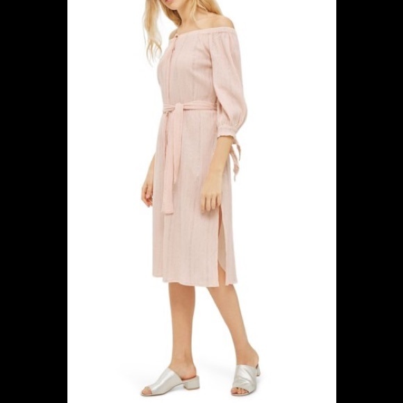Topshop Dresses & Skirts - Super cute off the  shoulder shirt dress